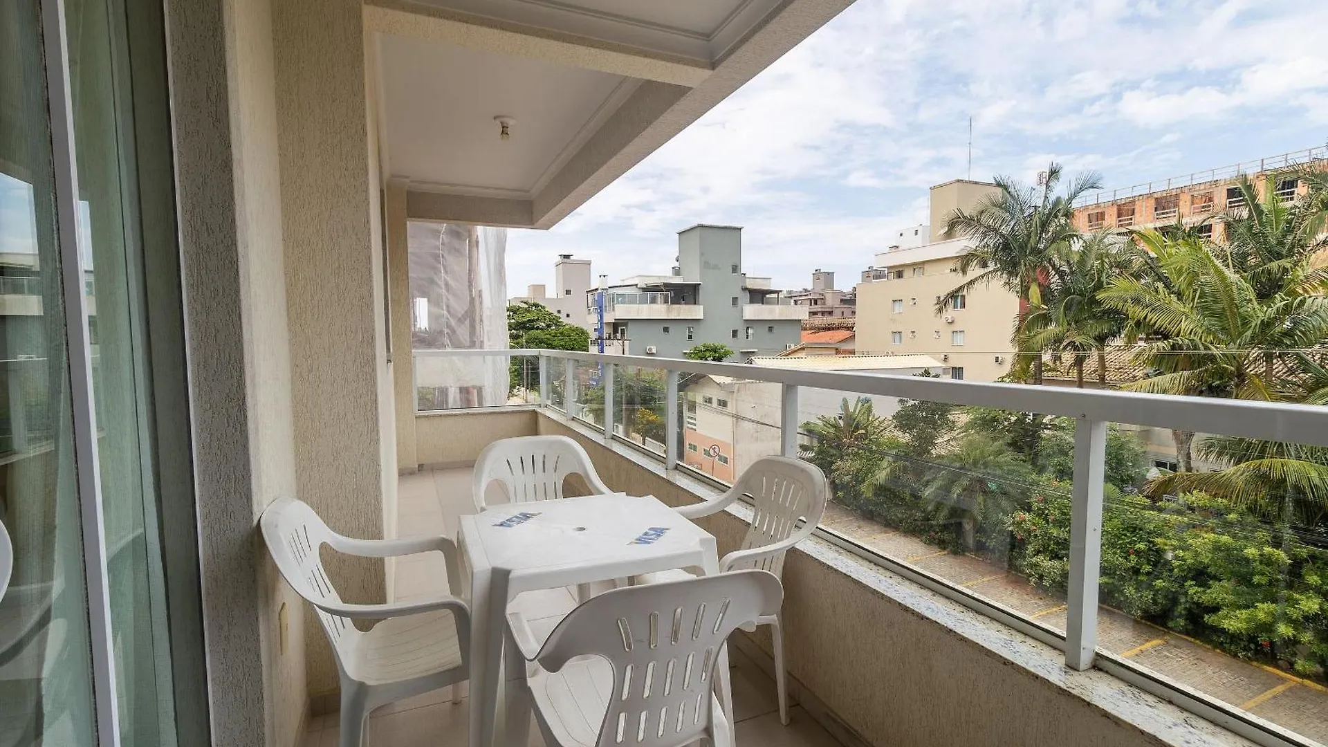 496 - Lindo Apartamento 3 Quartos Localizado Na Praia De Bombas Bombinhas