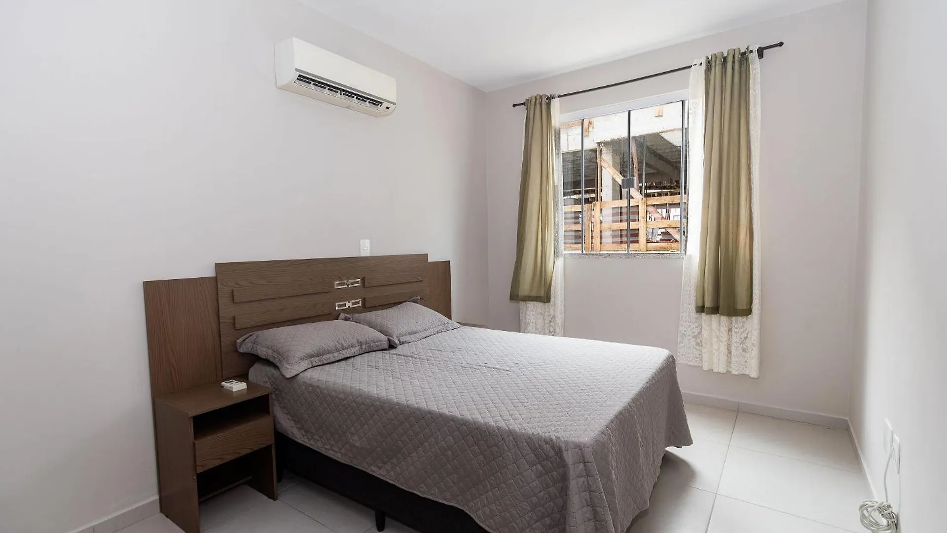 496 - Lindo Apartamento 3 Quartos Localizado Na Praia De Bombas Bombinhas Brazil
