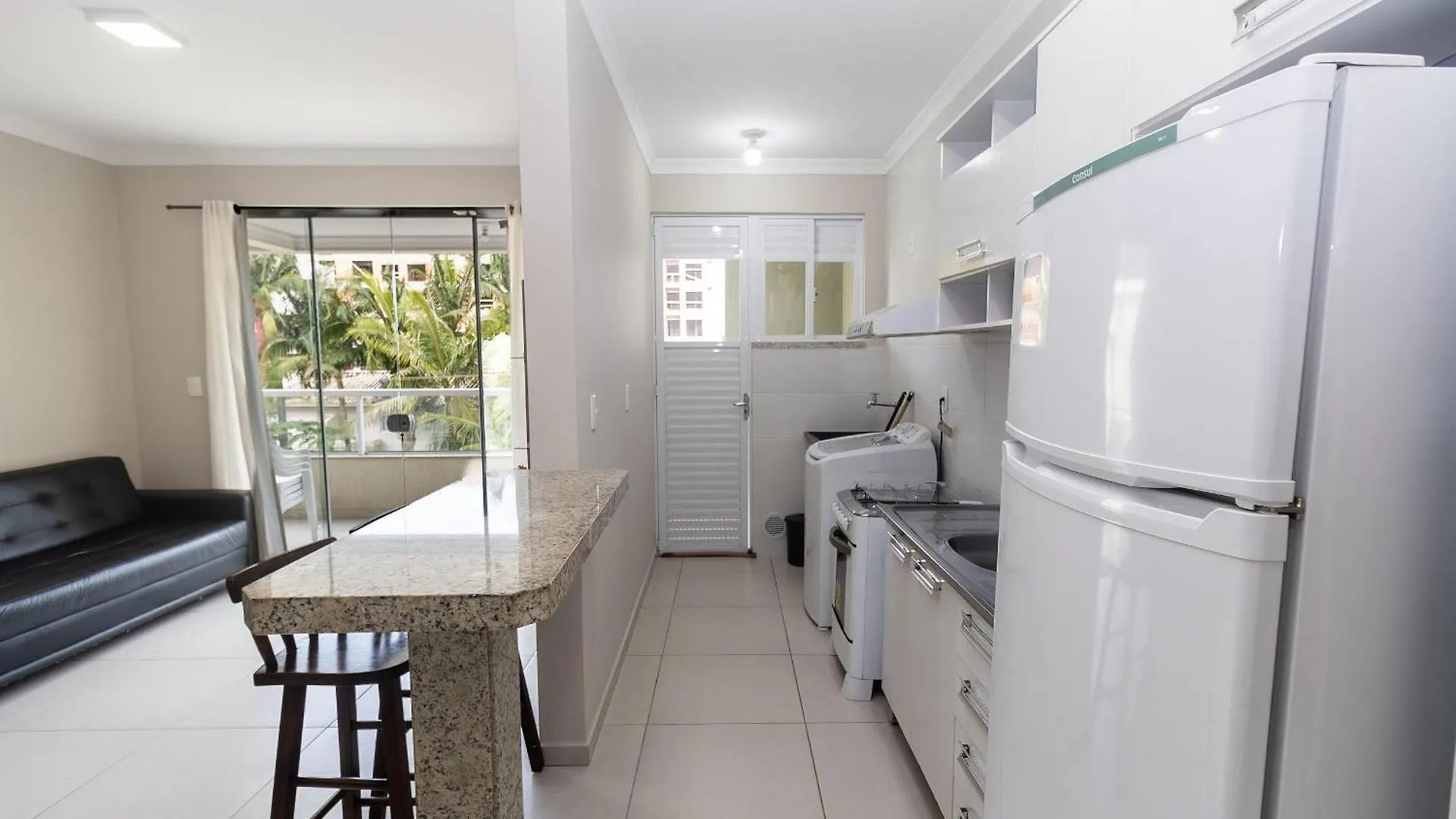 496 - Lindo Apartamento 3 Quartos Localizado Na Praia De Bombas Bombinhas 0*,